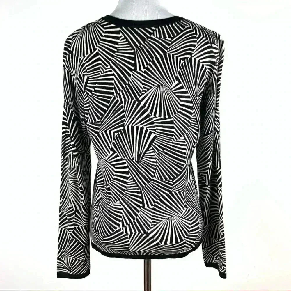 Judith Hart  sweater size S 32% silk clamshell zebra print V-neck cardigan